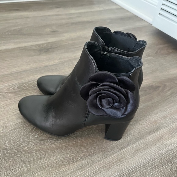 Womens booties - Picture 1 of 3